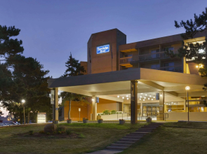 Ramada by Wyndham Belleville Harbourview Conference Centre