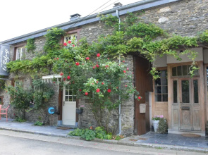 Cozy Holiday Home in Bièvre with Hot Tub