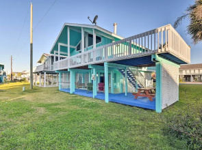 Cozy Galveston Beach House - Walk to the Gulf!