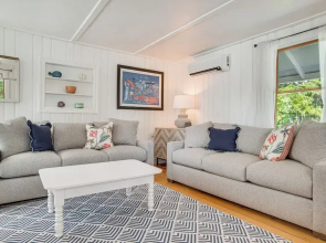 Walk to 2 Beaches! Group-friendly Pocasset Home