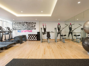 Отель TRYP by Wyndham Dubai