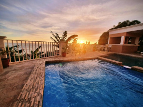 Lovely 2-bedroom apartment with shared jacuzzi & pool