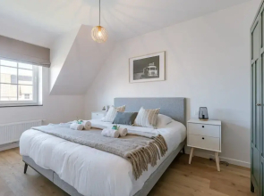 Modern House Julie With Spacious Garden and Garage