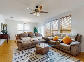 Inviting Home w/ Enlosed Yard & Gas Grill