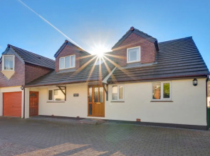 Sunny Shaldon in Shaldon