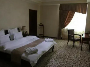 Отель Zargaron Plaza