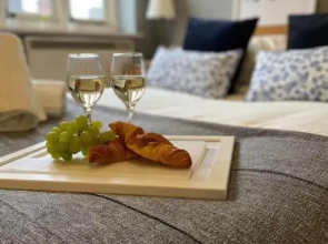 Sapphire - 3 Bedroom House Sleeps 7 with Parking.