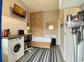 Limpenny Studio Apartment