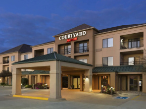 Courtyard Bloomington Normal
