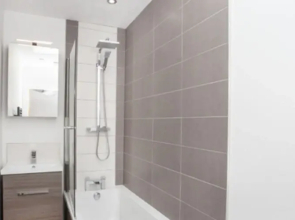 Whitehouse Apartments- Apartment B