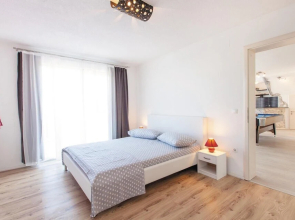 Beautiful Home in Kastel Stafilic With Wifi and 7 Bedrooms