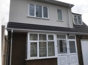 Large 5 Bed House / Wolverhampton + Parking