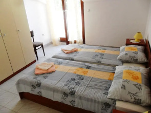 Apartments and rooms Eugenia