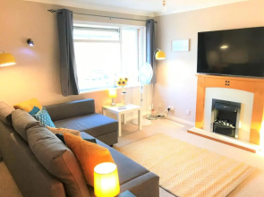 Toronto Apartment in Seaside Town With Parking