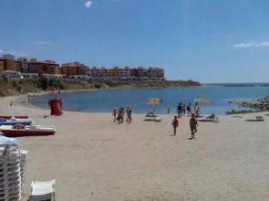 Quiet, relax and sand beach place with 4star service