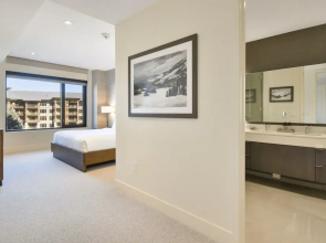 Modern & Luxurious 2 Br - Ski In/ski Out! 2 Bedroom Condo by Redawning