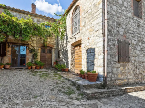 Lovely Holiday Home in Castellina in Chianti With Garden