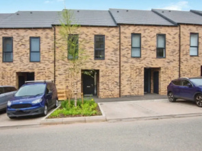 Apricot House- Cozy 2 Bedroom House in Birmingham
