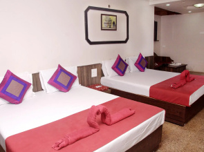 Hotel Travellers Inn