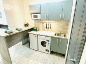 Вокруг света на улице Революции 1905 года