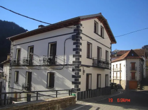 Aiestaenea Apartamentos Rurales