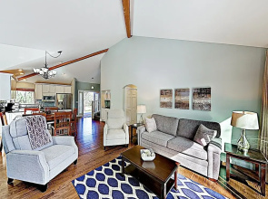 New Listing! Modern Townhome On Golf Course 3 Bedroom Townhouse