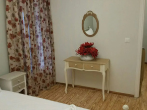 Feanis House