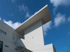 Penthouse 2BR 2bth Apt w Rooftop Pool Near Beach