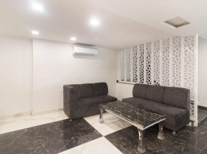 Capital O 64550 Hotel Kuber Inn