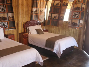 Dzibanana Lodge & Camping