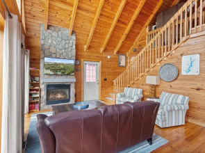 Lakefront Keowee Home w/ Dock, 14 Mi to Clemson