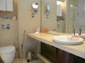 Отель Yas Plaza Circuit