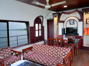 Aqua Jumbo Houseboats