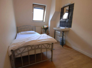 Barkston Rooms Earl's Court (formerly Londonears Hostel)
