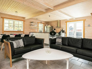 Pleasing Holiday Home in Syddanmark near Sea