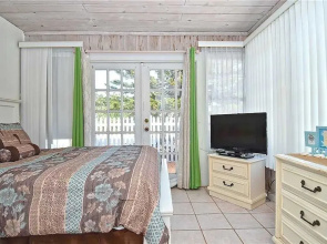 Siesta Shores B13 - Three Bedroom Condo
