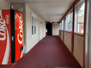 Red Carpet Inn West Springfield