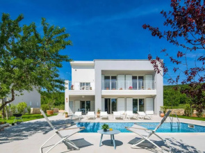 Villa White Pebble I