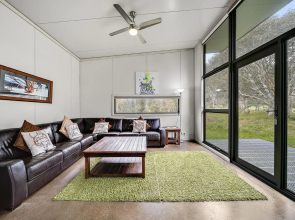 Ecocrackenback 2 'Sustainable, luxurious chalet close to the slopes.'