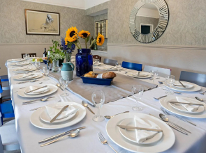 The Elmfield, 8 Bed Villa with Swimming Pool, Cocktail Bar and Games Room