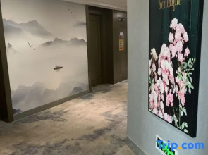 Starway Hotel (Ji'an People's Square Bailuzhou Academy Store)