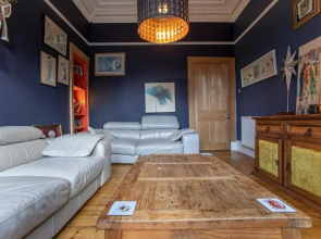 2 Bed in great location 15-20 Minutes walk to SEC