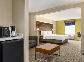 Holiday Inn Express & Suites Philadelphia - Mt. Laurel by IHG