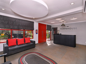 OYO Townhouse 256 Silver Palm Resort