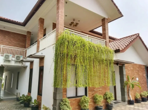 DeJati House