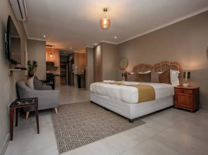 Bushbaby Valley Lodge