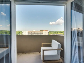 Atlanta Rental w/ Balcony: Near Buckhead!