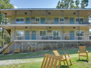 Table Rock Lake Apt w/ Community Dock & Fire Pits!