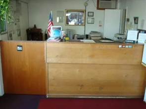 Gray Plaza Motel