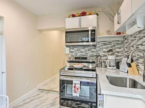 1 Block to Deerfield Beach: Studio w/ Fire Pit!